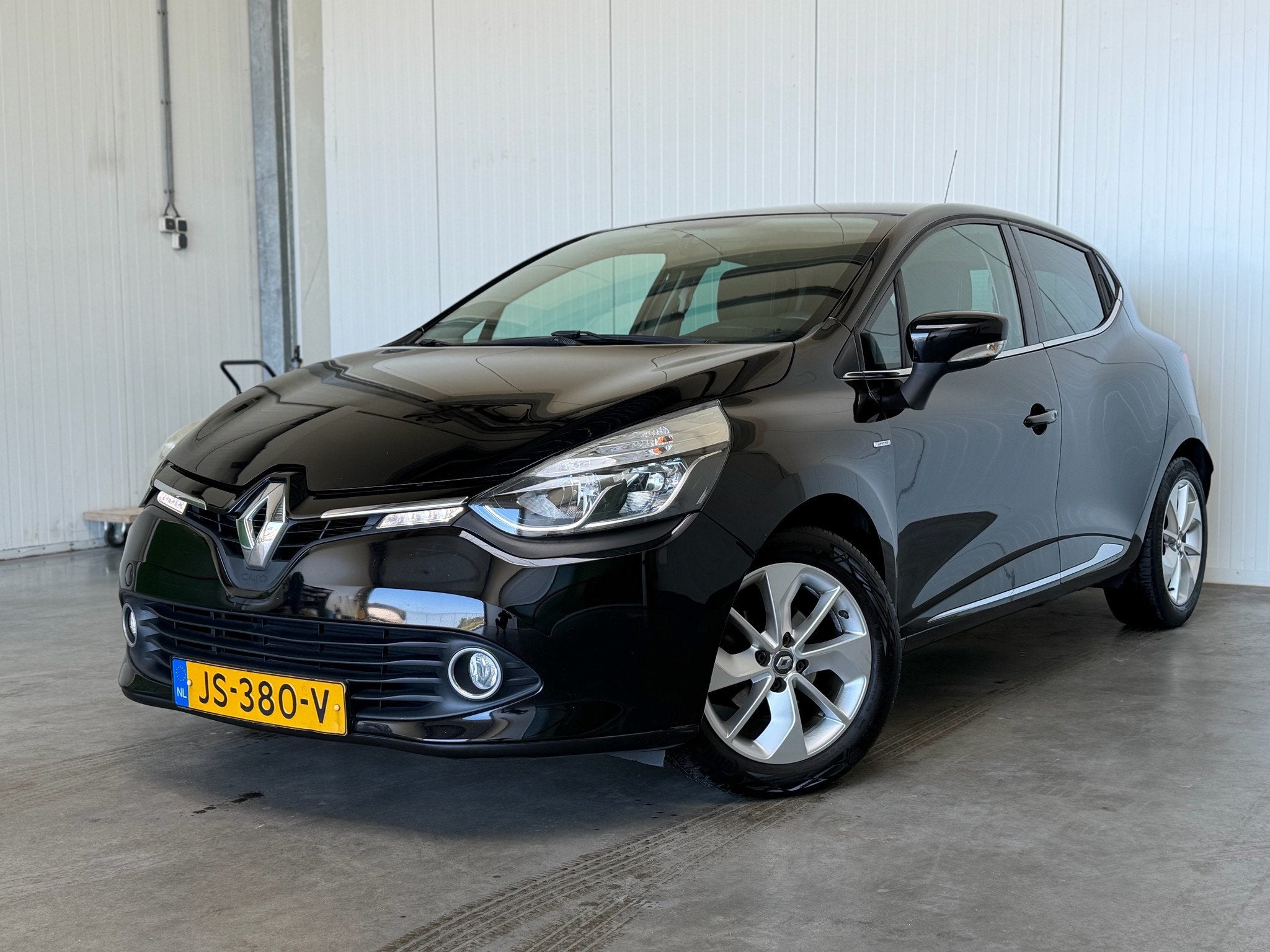 Renault Clio 0.9 TCe Limited Cruise | Camera | Dealer OH!, Voorwielaandrijving, 898 cc, Euro 6, Zwart