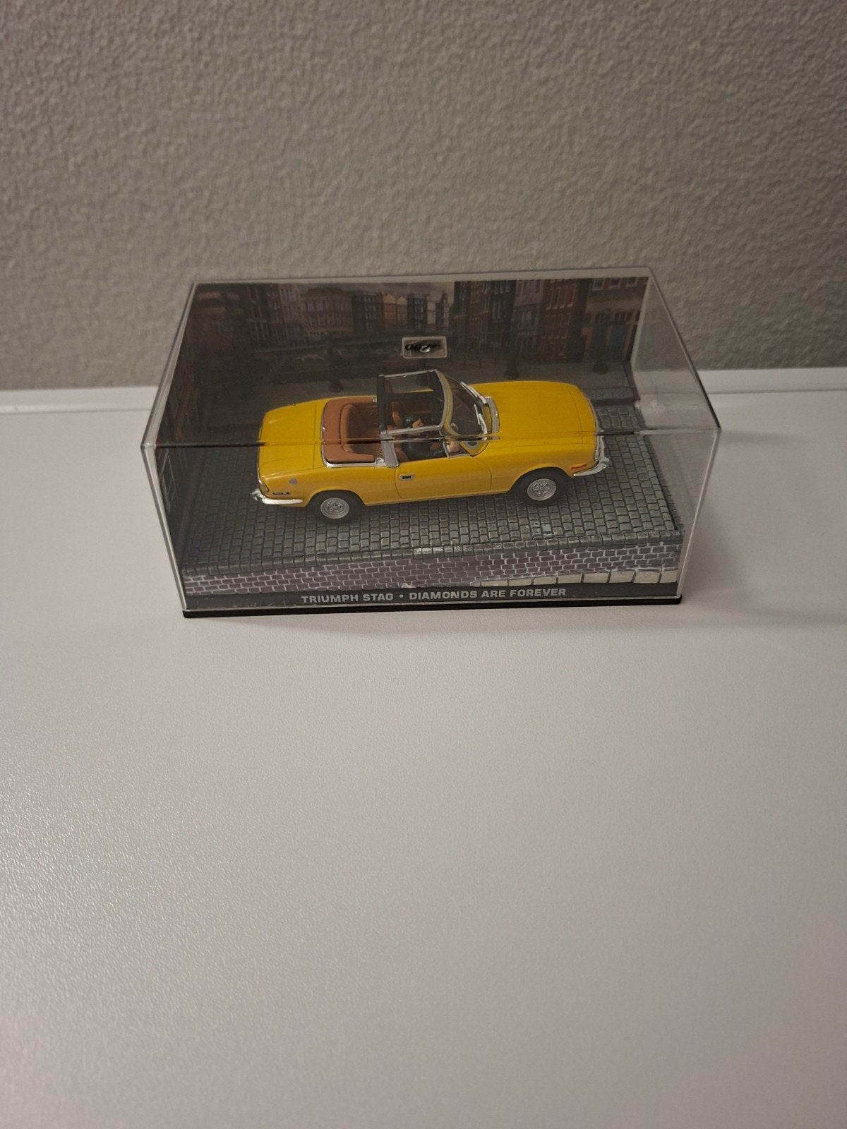 James Bond auto 1:43, Hobby en Vrije tijd, Ophalen of Verzenden