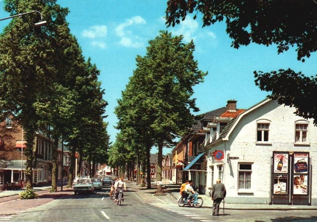 Lunteren (Gld) Dorpsstraat 1975., Ophalen, 1960 tot 1980, Gelopen, Gelderland
