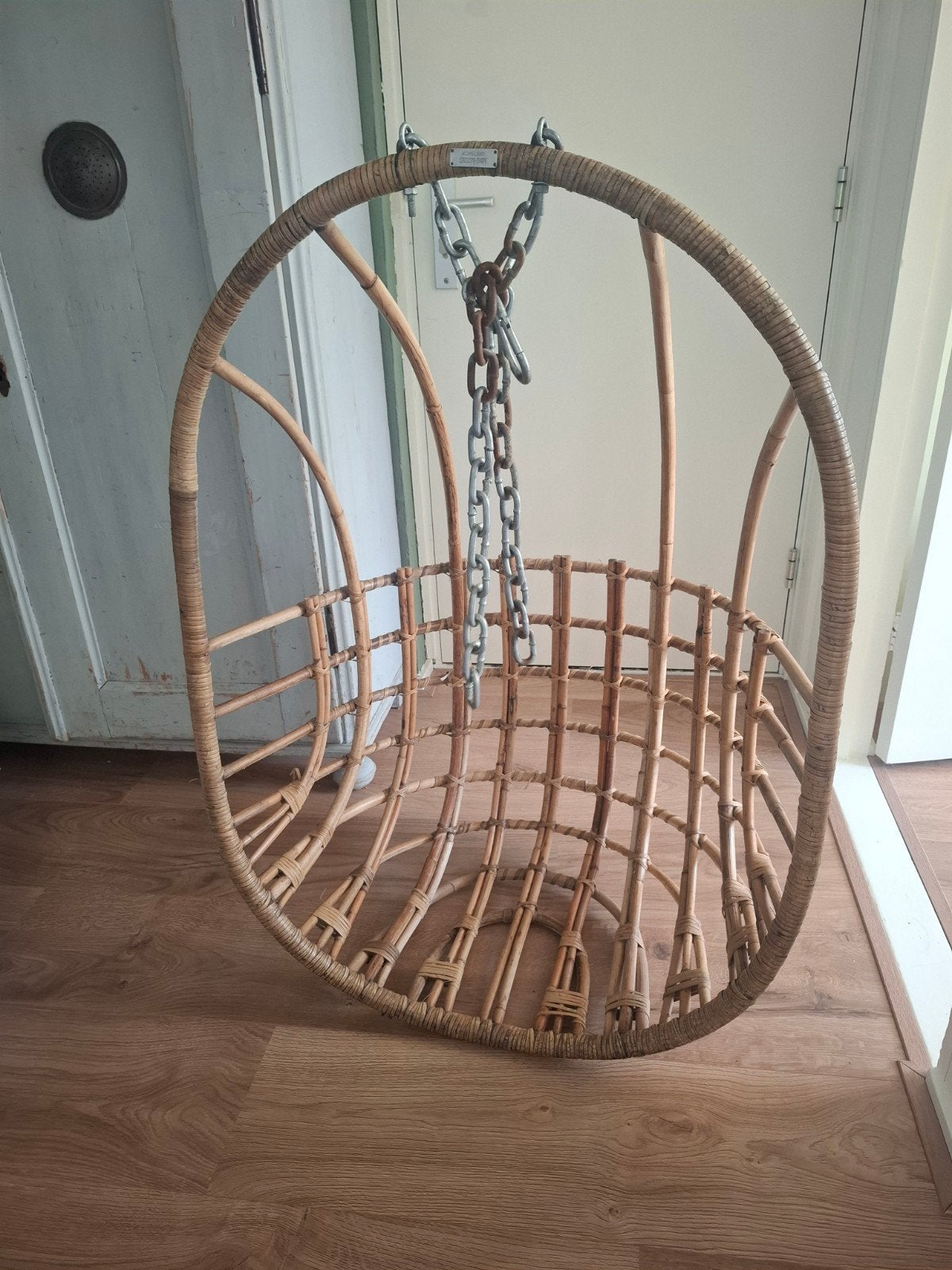 Rotan hang ei - hangstoel van Sissy-Boy, Ophalen