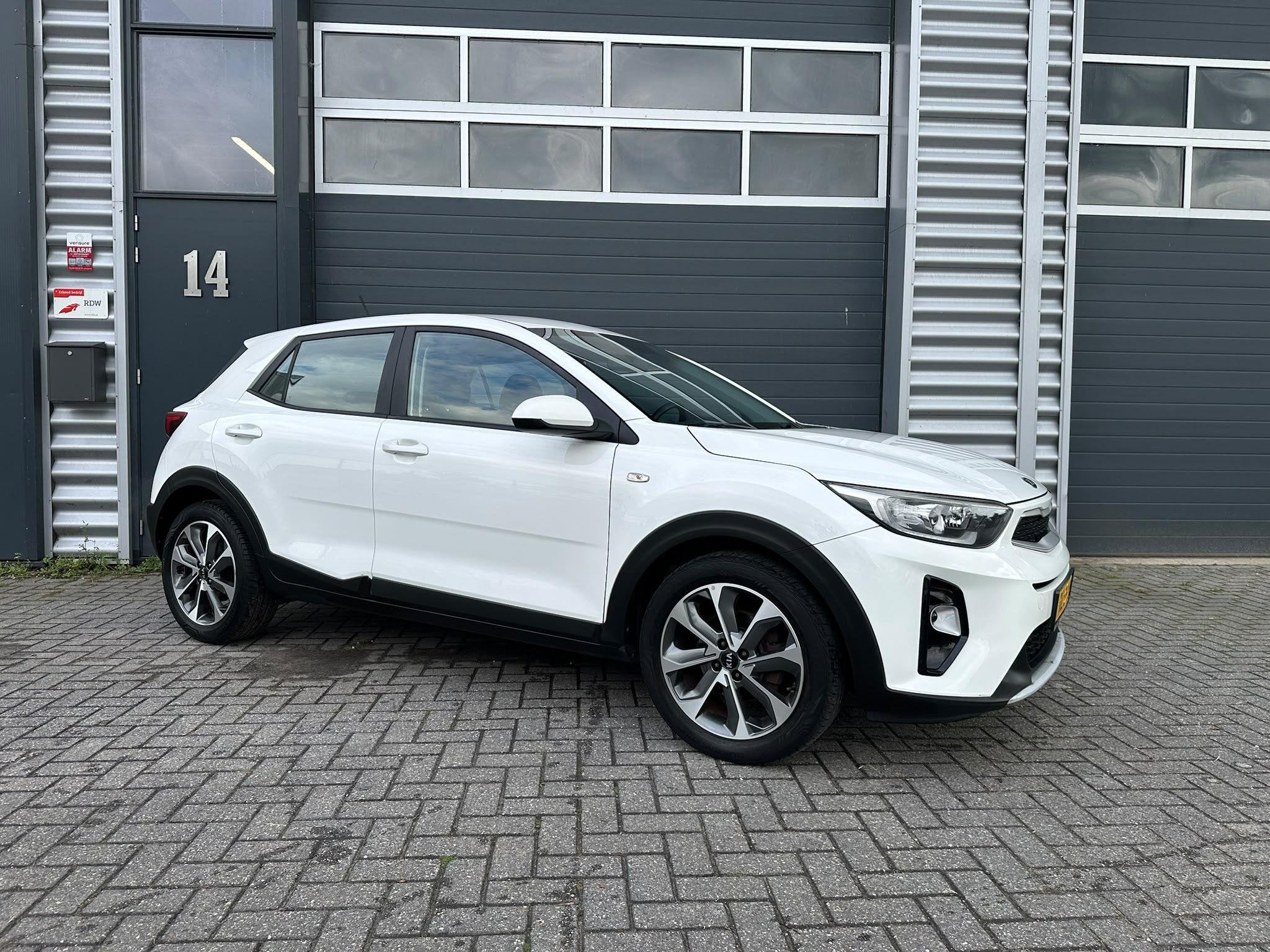 Kia Stonic 1.0 T-GDi ComfortPlusLine Navigator APPLE-CARPLAY, Auto's, Voorwielaandrijving, Gebruikt, Euro 6, Origineel Nederlands