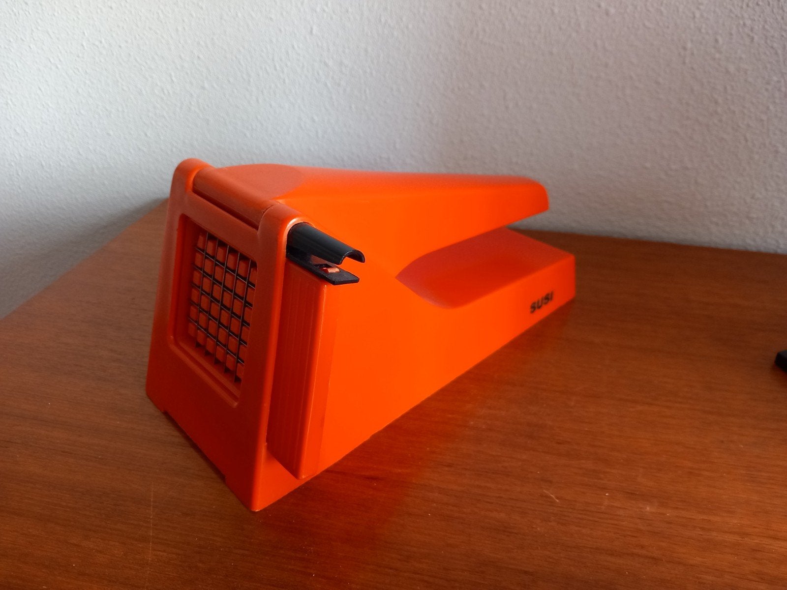Vintage frietsnijder van Susi, Ophalen of Verzenden, Zo goed als nieuw, Kunststof, Oranje