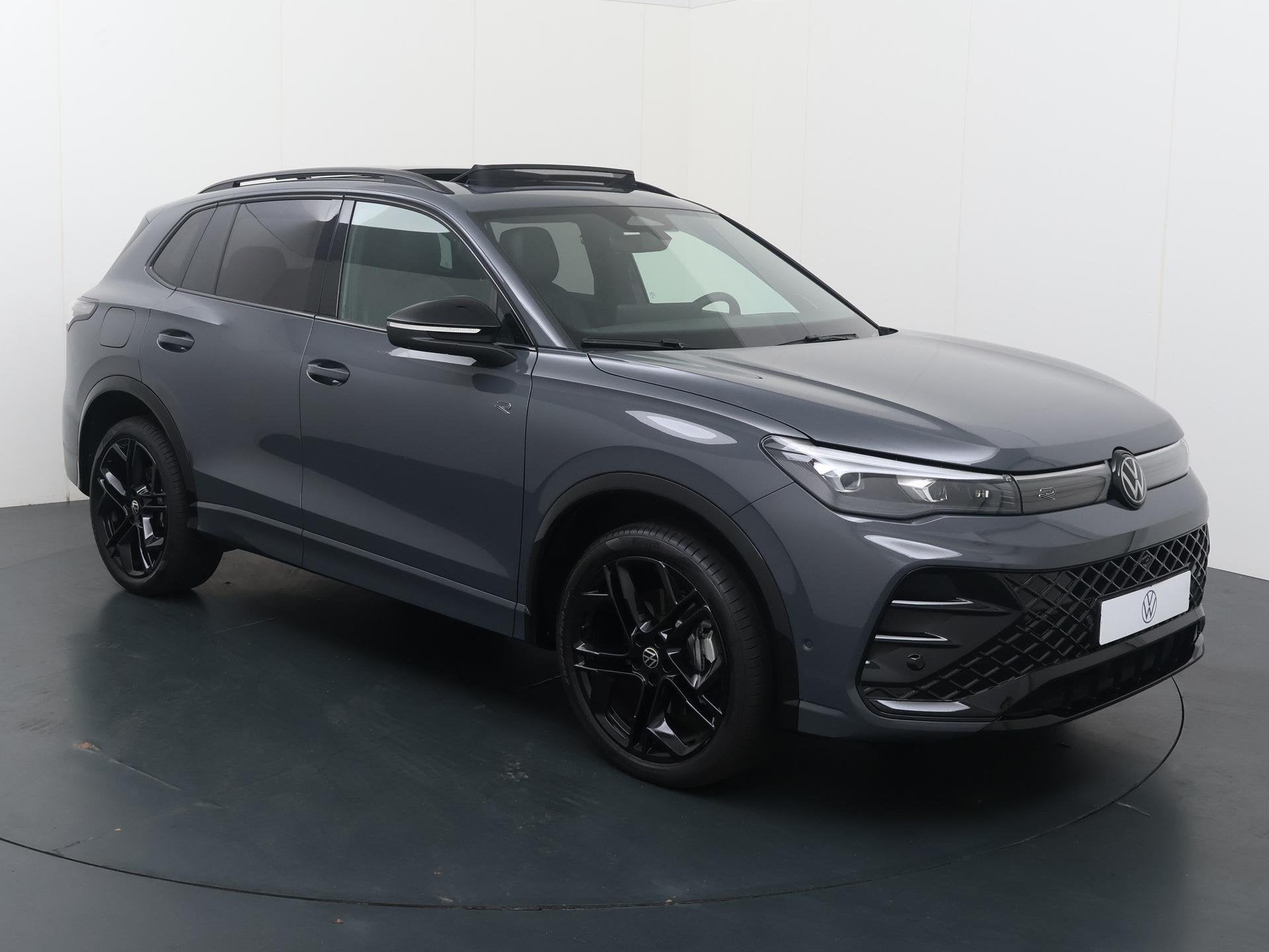 Volkswagen Tiguan 1.5 eHybrid R-Line | SoH 100% | Trekhaak |, 12 maanden, Euro 6, 4 cilinders, 150 min