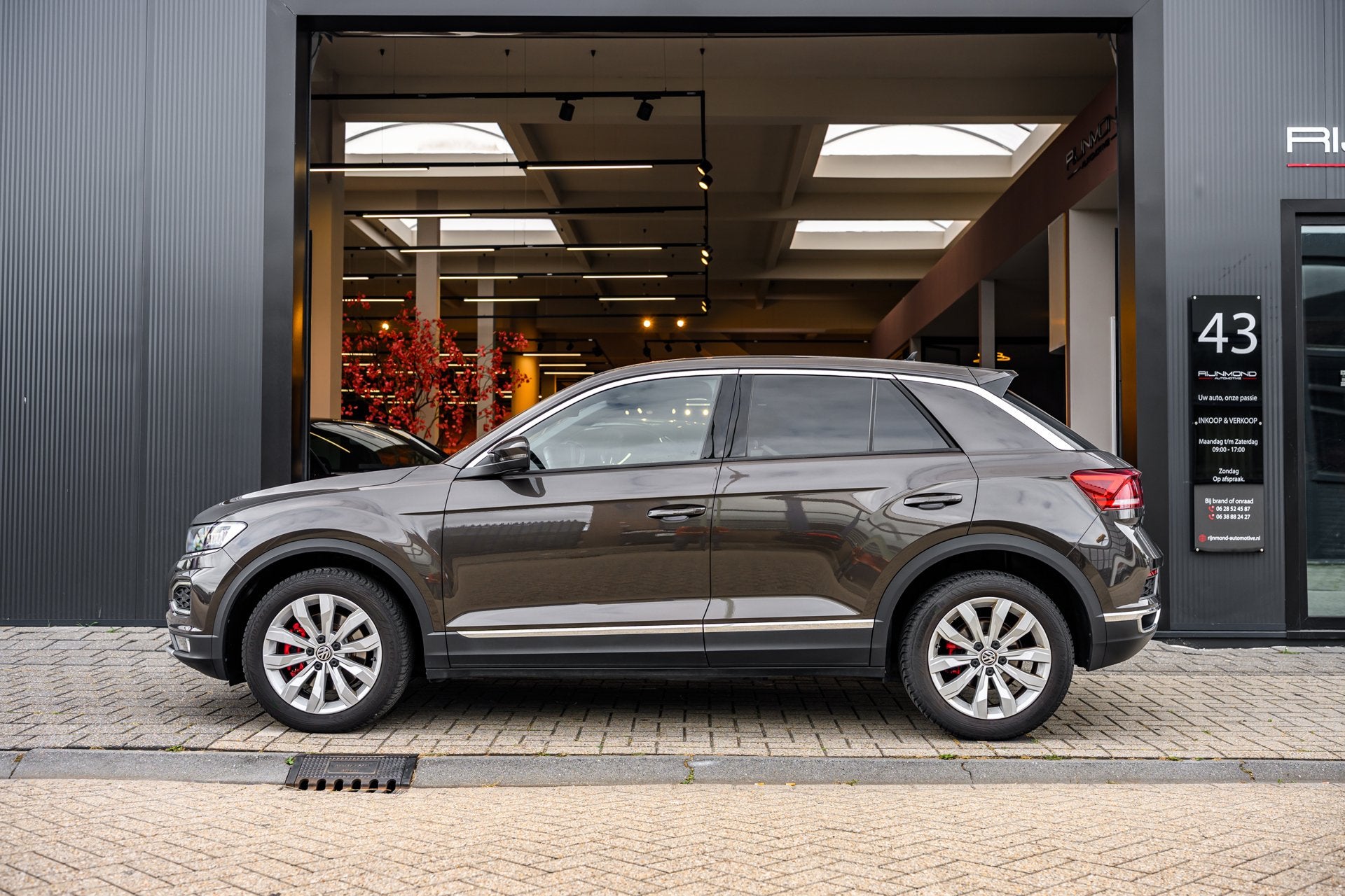 Volkswagen T-Roc 2.0 TSI 4Motion Sport|Camera|Carplay|Acc|La, Automaat, Dealer onderhouden, Gebruikt, Zwart