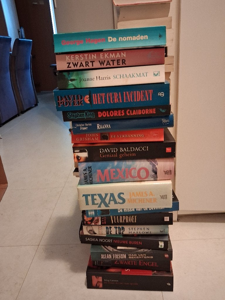 Partij 260 boeken gratis ter ruil zie de tekst, Ophalen, Gelezen