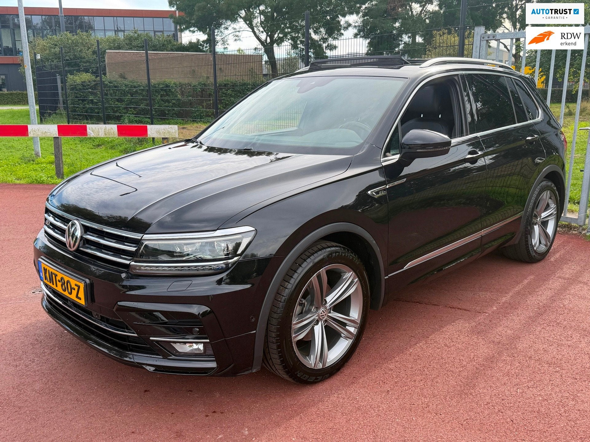 Volkswagen TIGUAN 1.5 TSI ACT Highline Business R Pano Virtu, Euro 6, 4 cilinders, 150 pk, Zwart