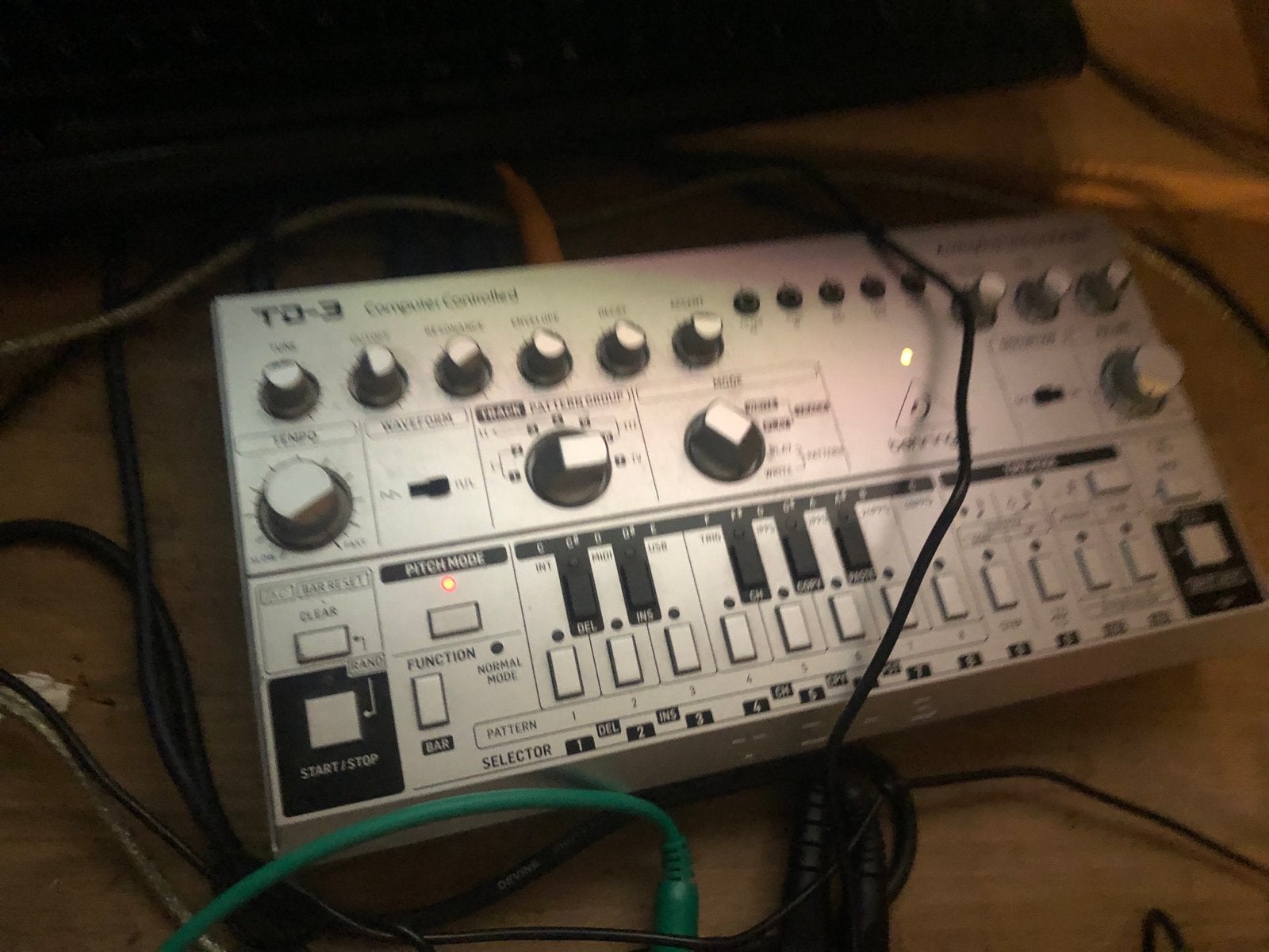 Behringer TD-3, Overige merken, Zo goed als nieuw, Met midi-aansluiting, Overige aantallen