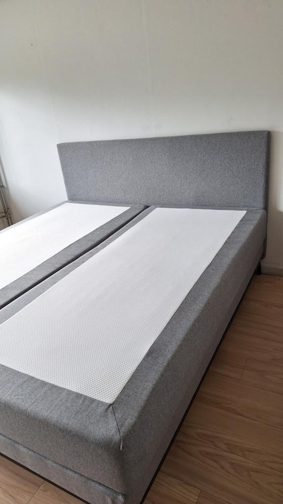 Tweepersoons boxspring met hoofdbord - Grijs, Huis en Inrichting, Slaapkamer | Bedden, Ophalen, Gebruikt, Tweepersoons, 180 cm