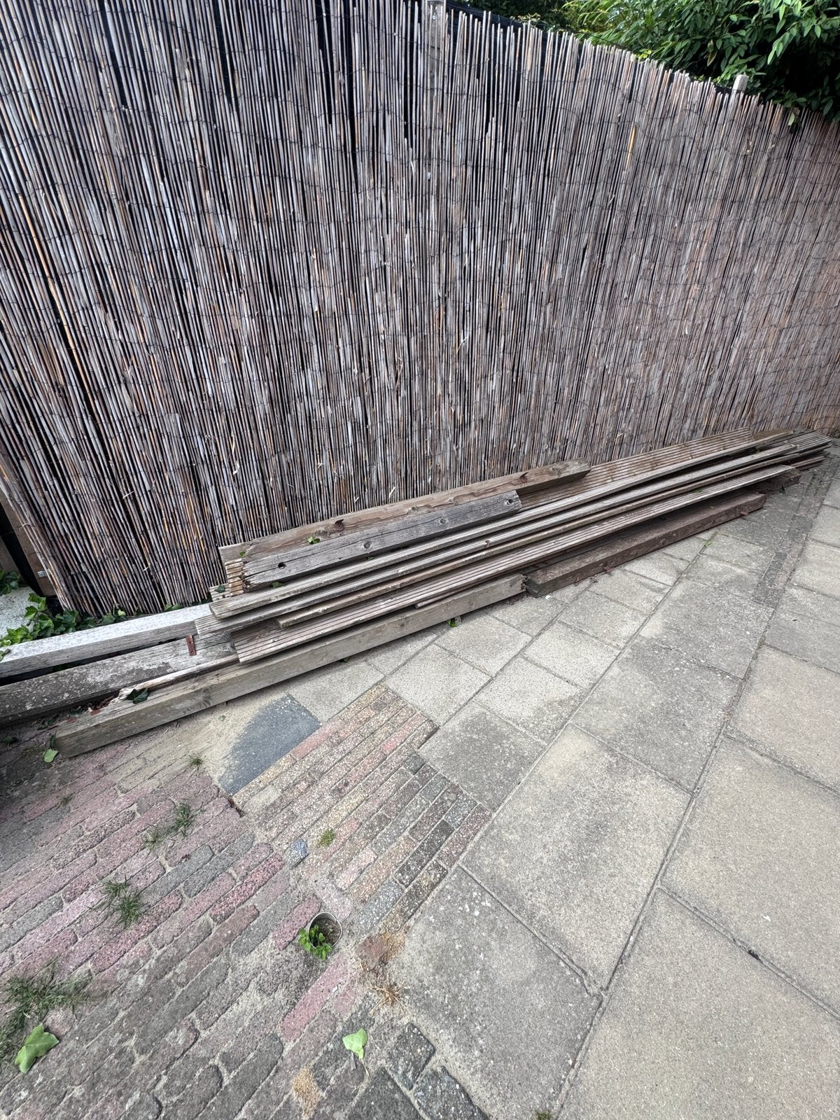 Gratis. Vlonderplanken en balken, Tuin en Terras, Palen, Balken en Planken, Ophalen, Zo goed als nieuw, 250 cm of meer, Balken