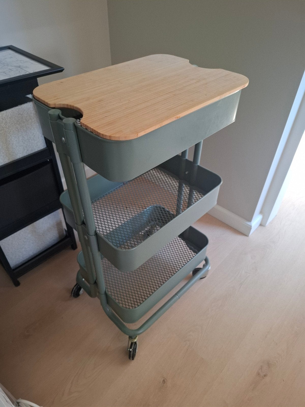 IKEA RÅSKOG rolwagen - Grijzengroen met bamboe blad, Ophalen, Zo goed als nieuw