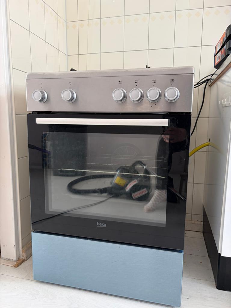 Oven fornuis Beko FBM6202X NL, Witgoed en Apparatuur, Fornuizen, Ophalen, 4 kookzones, Zo goed als nieuw, Gas
