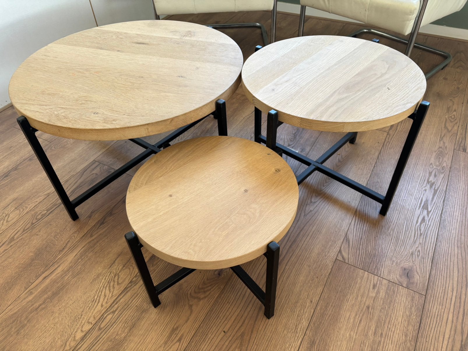 Ronde eiken salontafel , bijzettafels, Ophalen, Zo goed als nieuw, Rond, Minder dan 55 cm