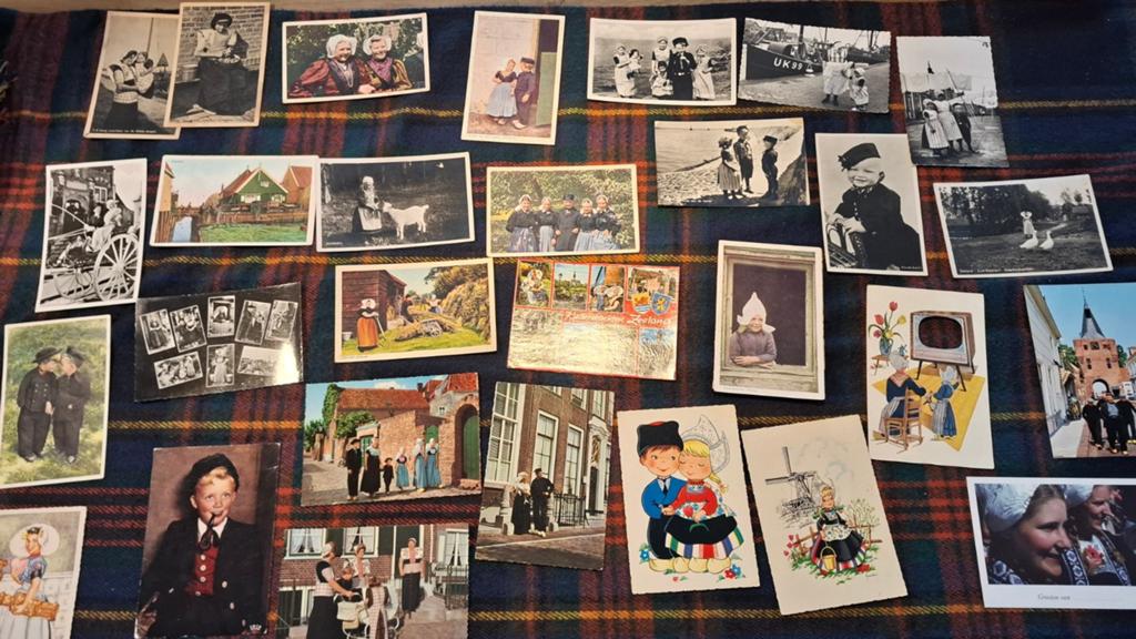 Urk marken Zeeland volendam klederdracht kaarten zwartwit, Ophalen of Verzenden, 1940 tot 1960, Gelopen, Klederdracht