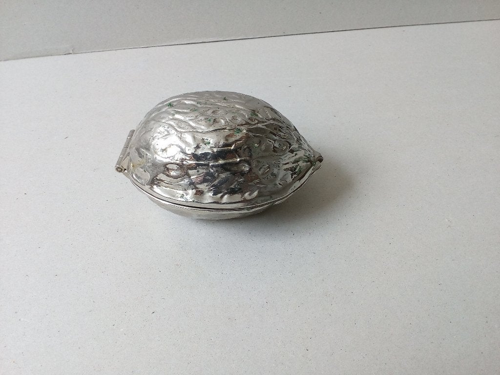 Notenkraker in vorm van noot. Metaal. Brocante, Ophalen of Verzenden