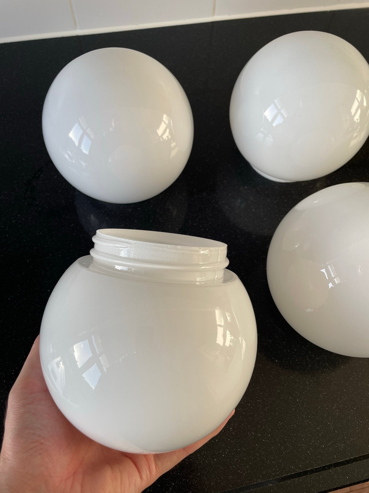 4 Witte Glazen Bol Lampenkappen - Zo Goed als Nieuw, Overige typen, Wit, Rond, Ophalen of Verzenden