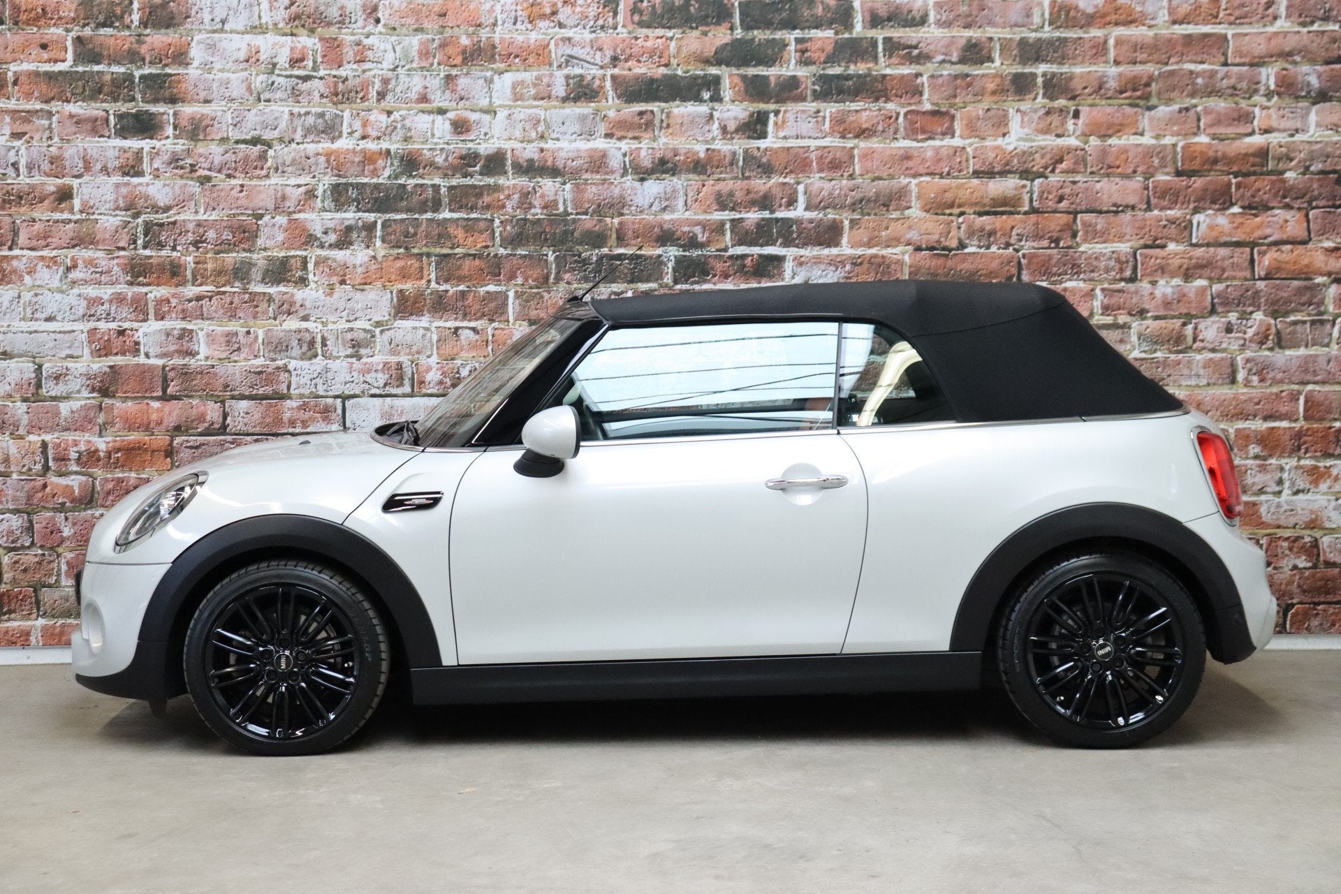 MINI Cabrio Cooper S Chili Automaat / Navigatiesysteem / Led, Auto's, Verwarmde buitenspiegels, Gebruikt, Euro 6, 4 stoelen