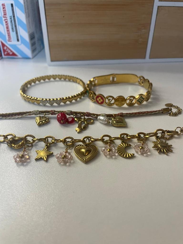 Gouden Armbanden Set - Louis Vuitton Stijl & Bedels, Overige materialen, Nieuw, Ophalen of Verzenden, Met bedels of kralen