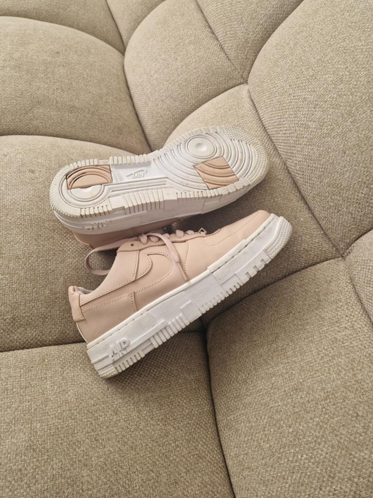 Nike Air Max Force 1 Low beige maat 38 zgan, Kleding | Dames, Schoenen, Beige, Ophalen of Verzenden, Nike Air, Sneakers of Gympen