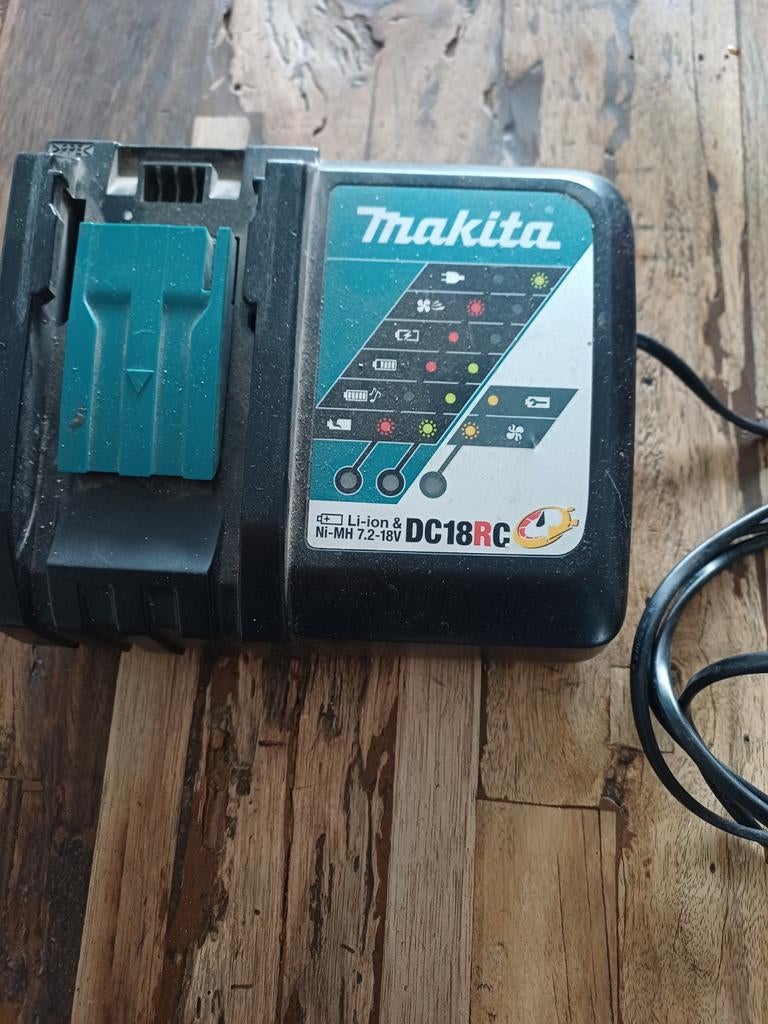 Makita lader, Ophalen of Verzenden, Zo goed als nieuw