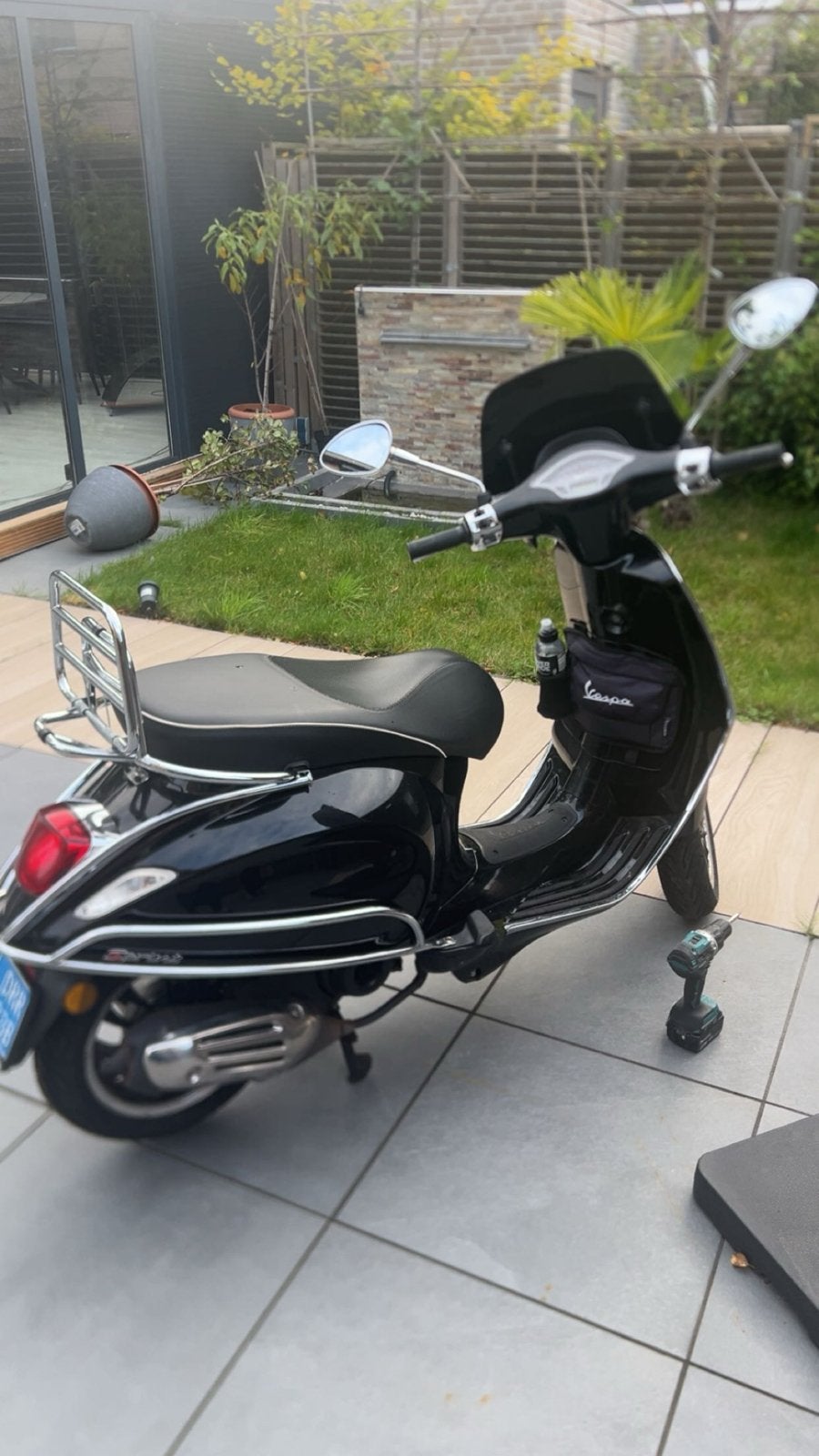 Zwarte Vespa Sprint, Fietsen en Brommers, Scooters | Vespa, Overige modellen, Ophalen of Verzenden, Zo goed als nieuw, Benzine
