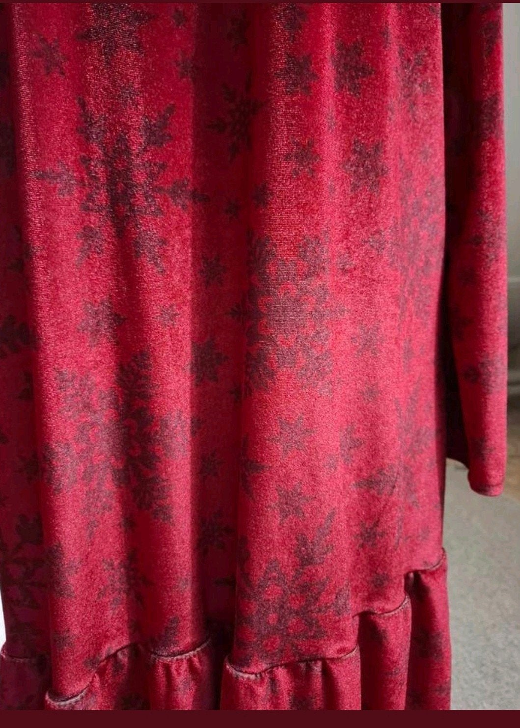 Fluwelen rode jurk met zwarte print – maat M, Kleding | Dames, Maat 38/40 (M), Ophalen of Verzenden, Zo goed als nieuw, Boven de knie