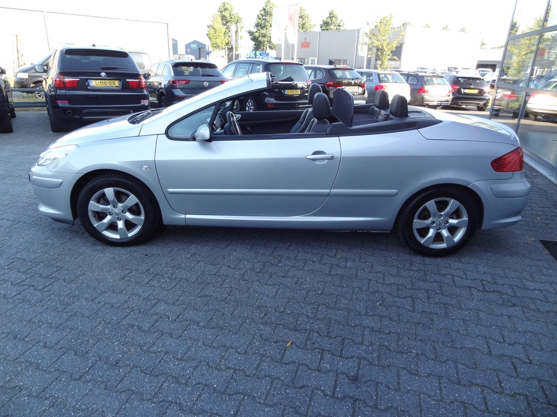 Peugeot 307 CC 2.0-16V | NL AUTO | CLIMATE | TREKHAAK | LMV, Auto's, Gebruikt, Zwart, 4 cilinders, Cabriolet