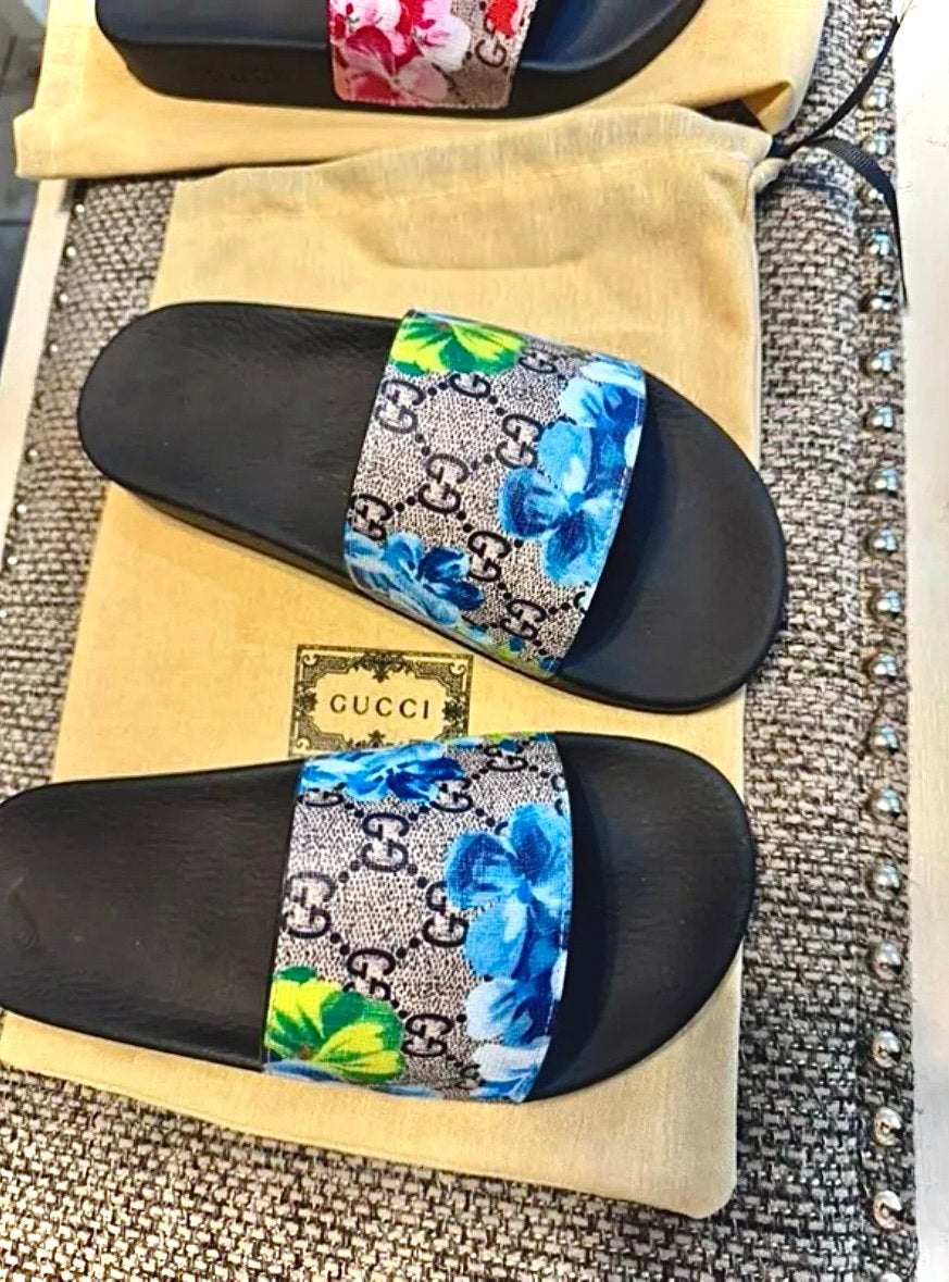 Prachtige nieuwe Gucci bloom blauwe slippers, Ophalen of Verzenden, Nieuw, Blauw, Slippers