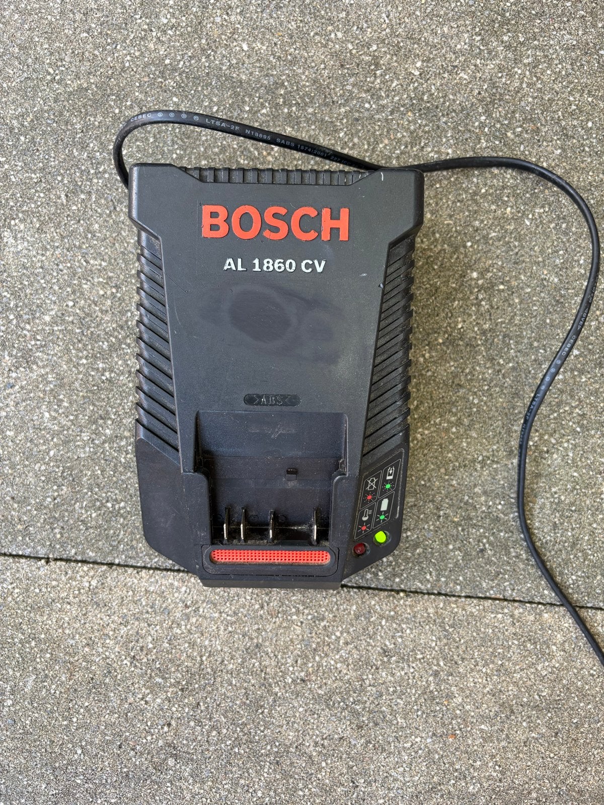 Bosbh accu lader 18v, Doe-het-zelf en Verbouw, Gereedschap | Boormachines, Ophalen, Gebruikt, Boor- en Schroefmachine