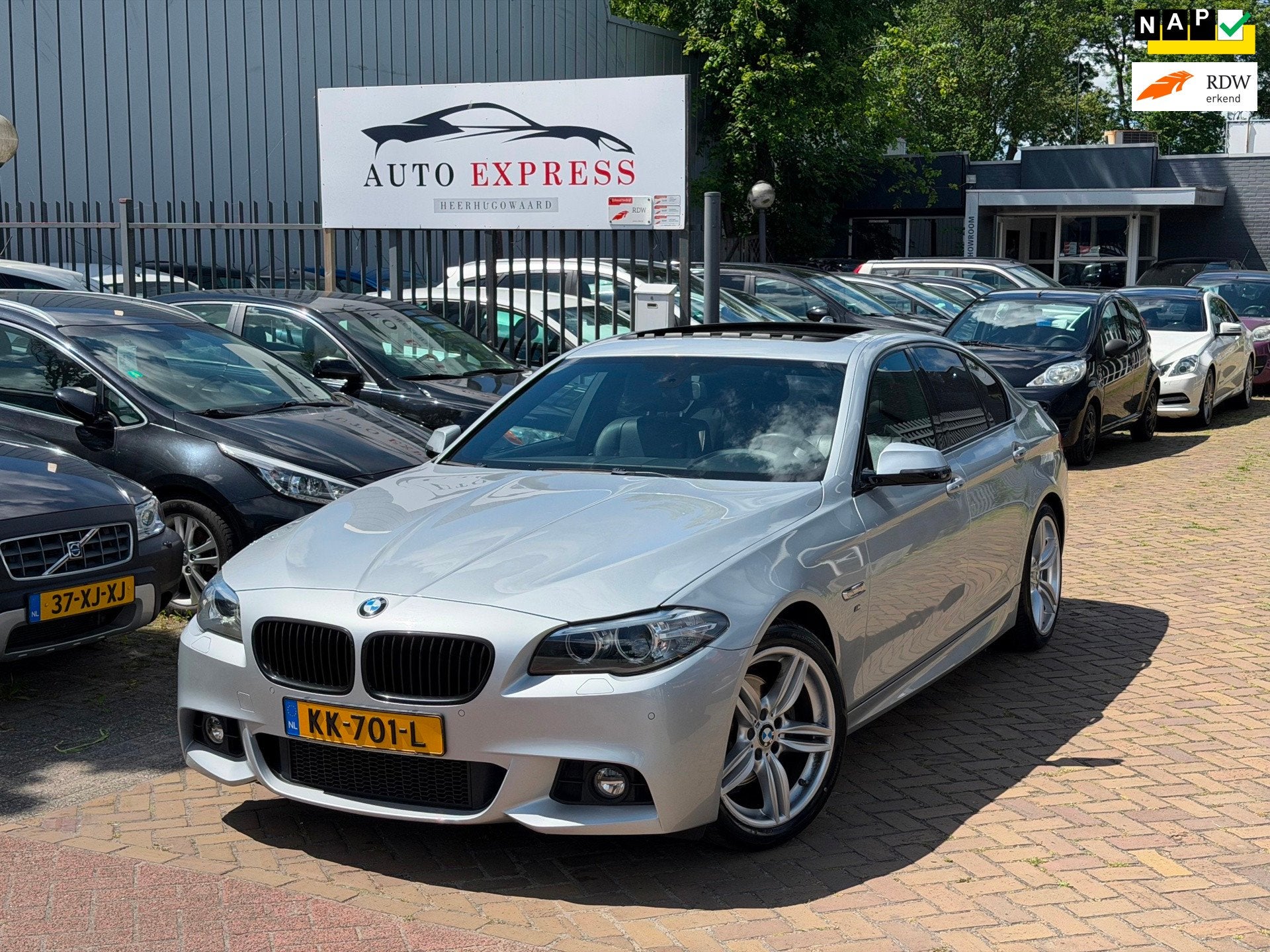 BMW 5-serie 520i M Sport Edition High Executive/Leer/Cruise/, Auto's, Dealer onderhouden, Achterwielaandrijving, Gebruikt, Euro 6