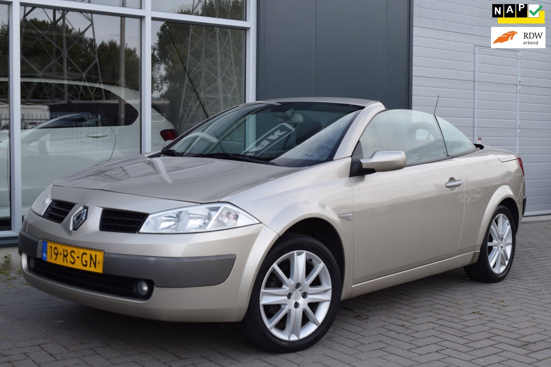 Renault Mégane Coupé-Cabriolet 2.0-16V Privilège Luxe | I, Auto's, Voorwielaandrijving, 1998 cc, 135 pk, Gebruikt