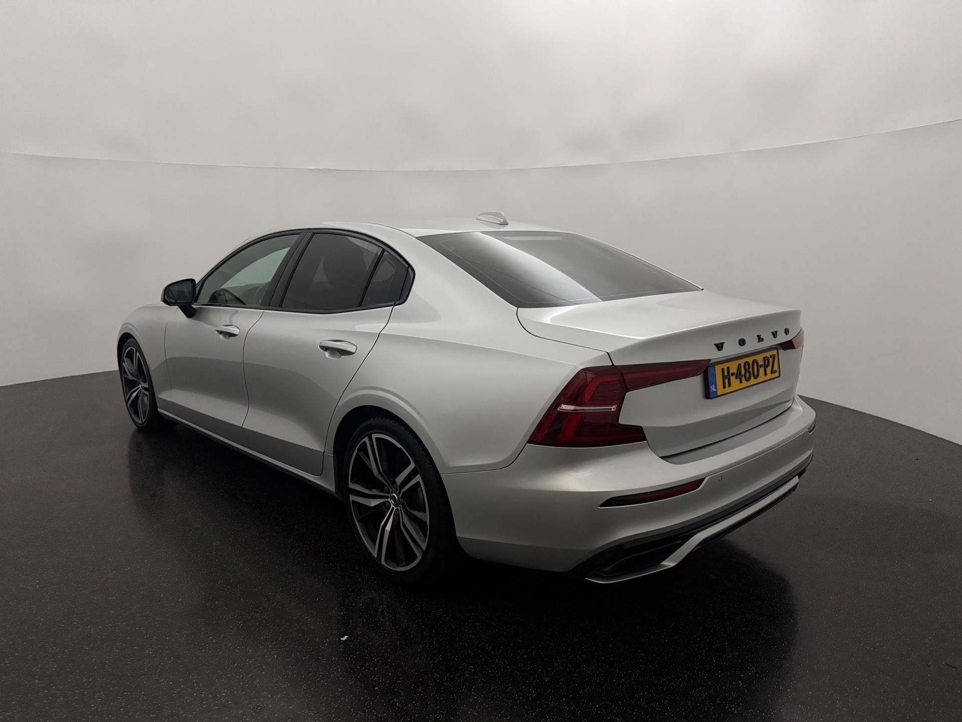 Volvo S60 2.0 T4 AUT R-Design / Pilot Assist / Polestar uitl, Auto's, 15 km/l, Euro 6, 1969 cc, S60