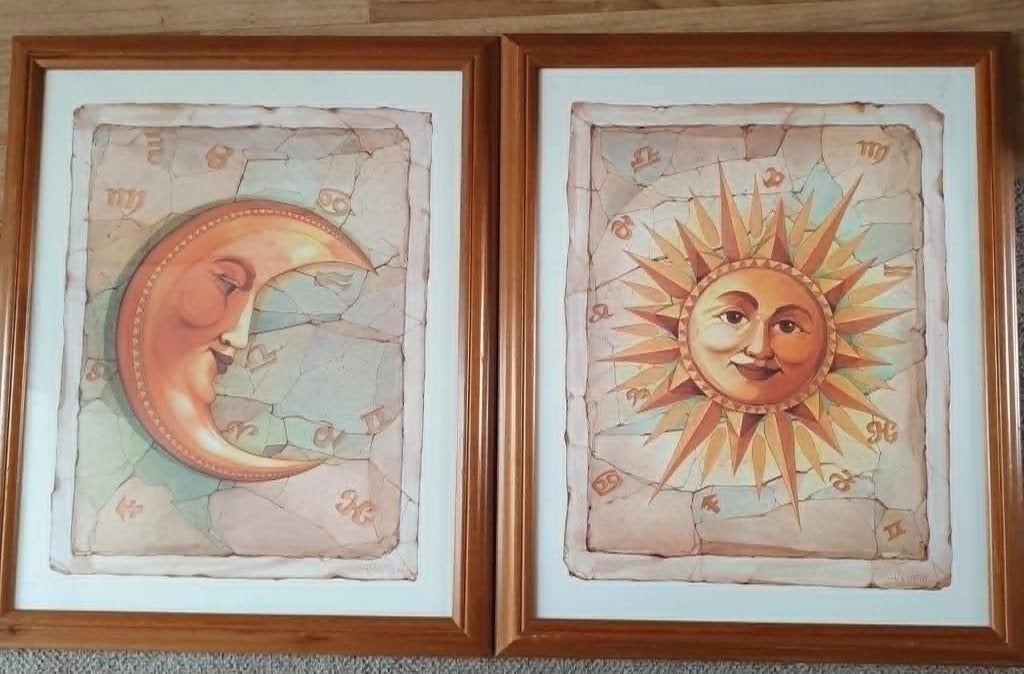 houten lijsten met zon en maan afbeelding(w), Huis en Inrichting, Ophalen, Bruin, Gebruikt, 55 cm