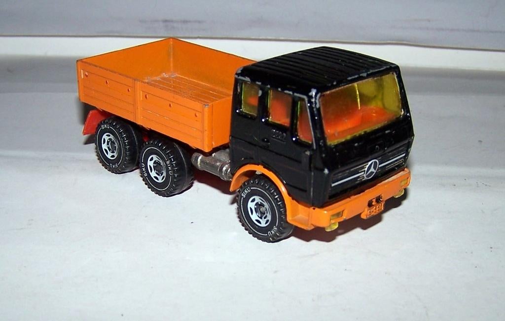 SIKU Mercedes Benz 2292 32OPS. Izgs., Hobby en Vrije tijd, Modelauto's | 1:50, Ophalen of Verzenden, Zo goed als nieuw, Bus of Vrachtwagen