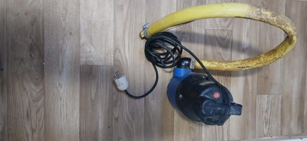 Dompelpomp met slang, Tuin en Terras, Waterpompen, Ophalen of Verzenden, Gebruikt, Elektrisch, Dompelpomp