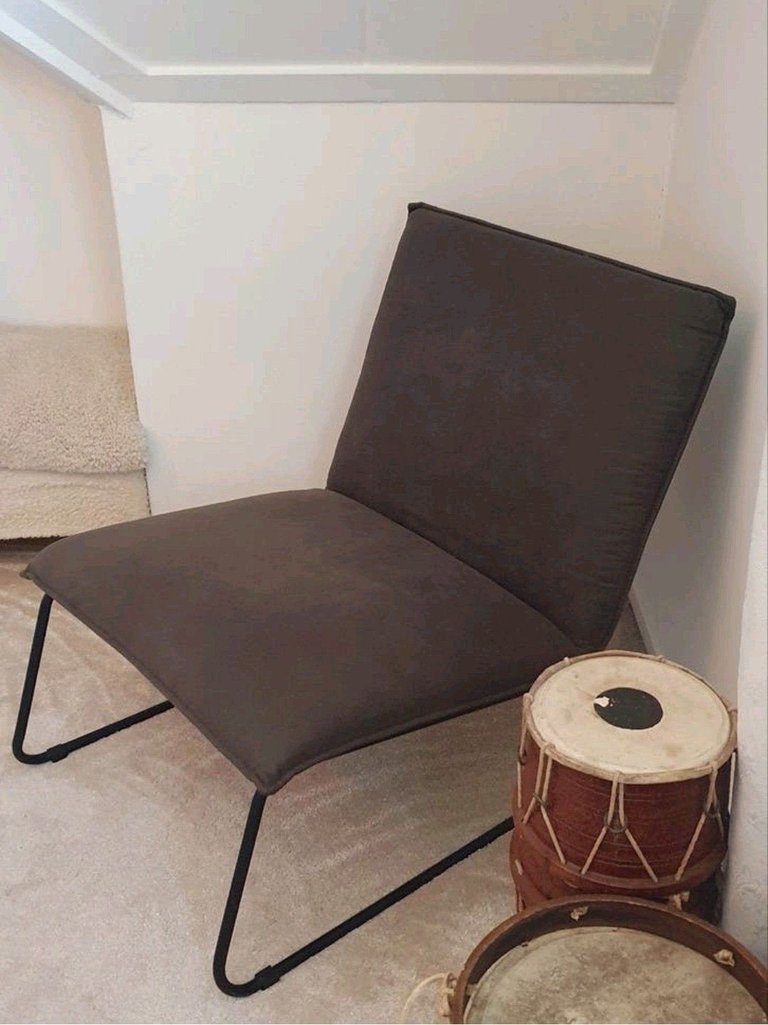 Lounge stoel / suède / grijs, bruin, Huis en Inrichting, Stoelen, Zo goed als nieuw, Bruin, Ophalen