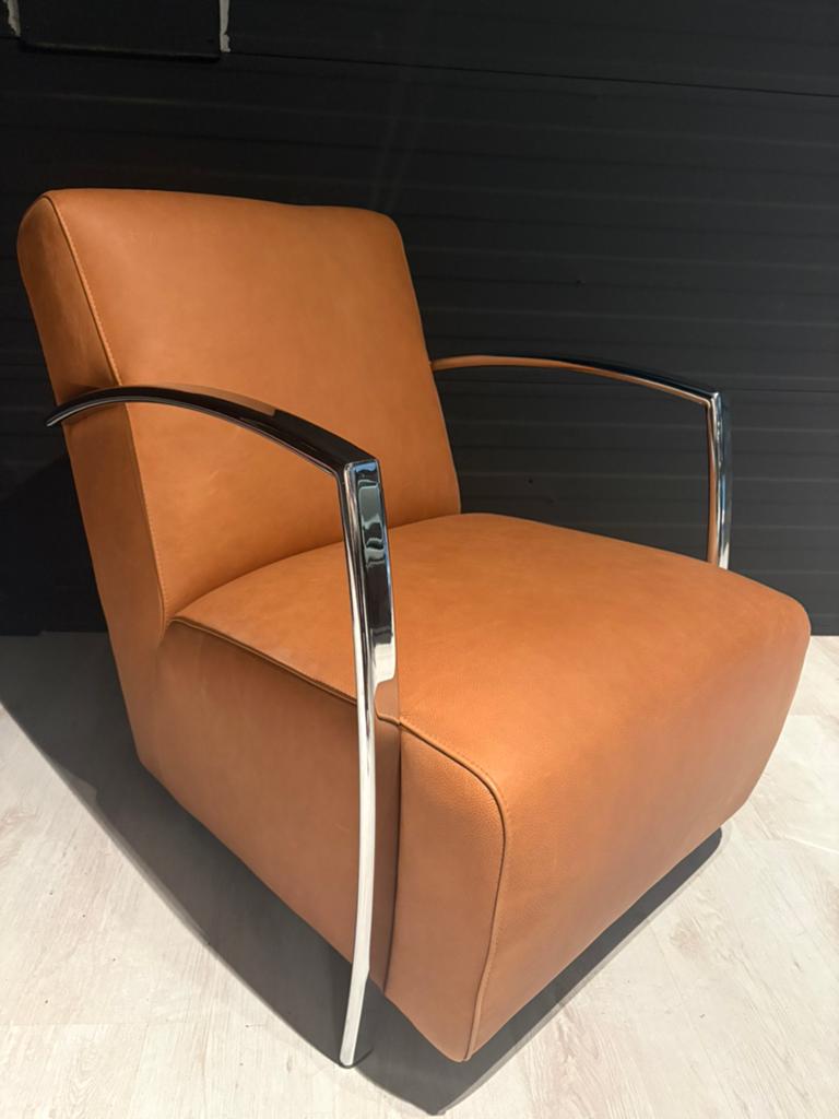 Country cognac lederen fauteuil - showroom model, Huis en Inrichting, Fauteuils, Ophalen, Zo goed als nieuw, 75 tot 100 cm, 50 tot 75 cm