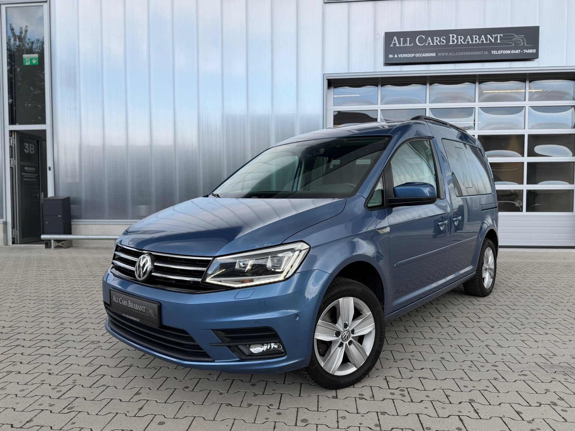 Volkswagen Caddy 1.4 TSI Combi / Xenon / navi / stoelverwarm, Auto's, Dealer onderhouden, Gebruikt, Zwart, Blauw