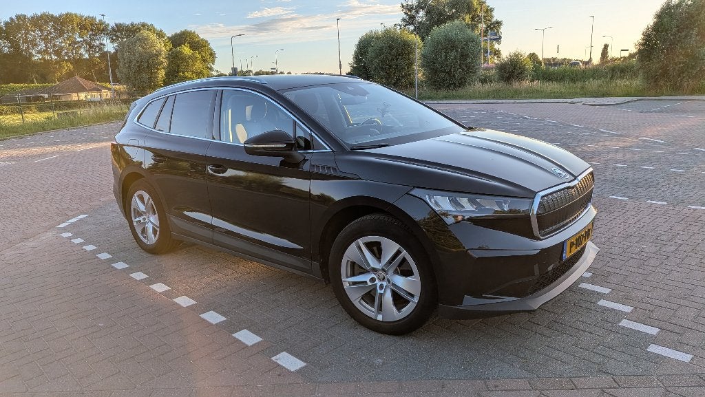Skoda Enyaq iV 80 - Org.NL - 360 camera - Trekhaak - SOH 94%, Auto's, Skoda, 495 min, Origineel Nederlands, Elektrisch, Grijs