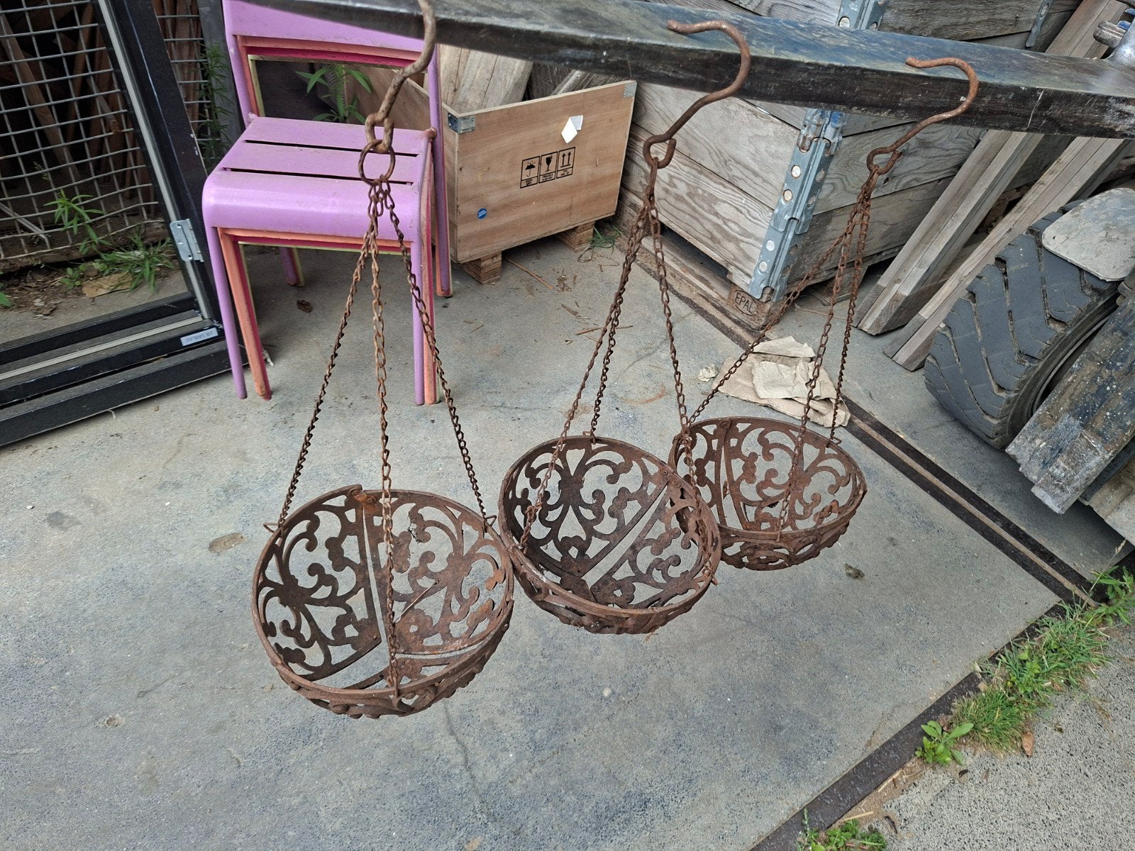 Set van 3 antiek look gietijzer hangende plantenbakken, Tuin en Terras, Gebruikt, Minder dan 30 cm, Minder dan 60 cm, Rond