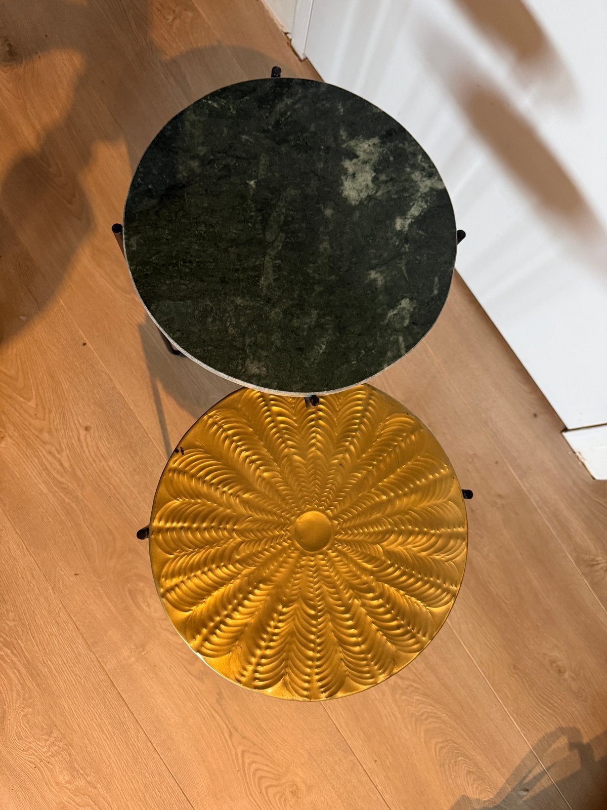 Set van 2 bijzettafels van Coco Maison, Huis en Inrichting, Tafels | Bijzettafels, Minder dan 55 cm, Gebruikt, Metaal of Aluminium