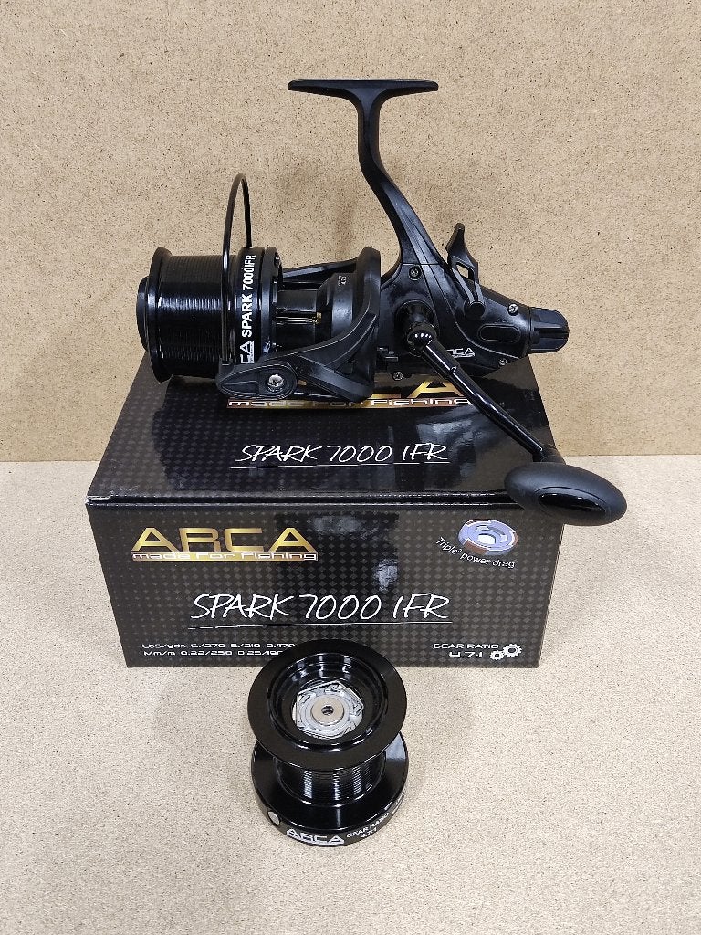 NIEUW Arca Spark 7000 IFR Baitrunner Molen 8-LG + Res Spoel, Ophalen of Verzenden, Nieuw, Molen