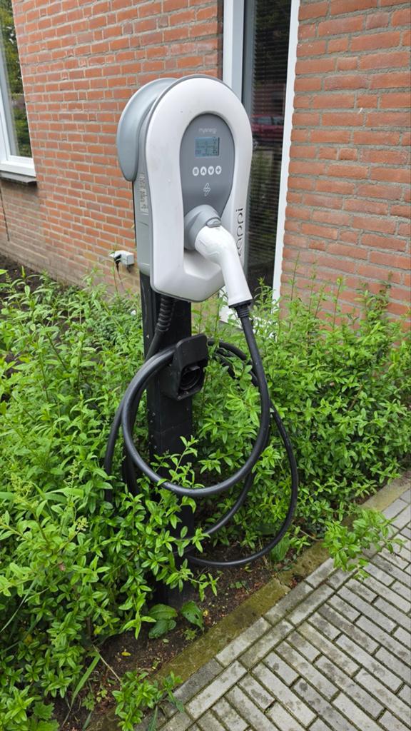 Zappi V2.1 22kW 6.5m met vaste kabel+ Montagepaal, Auto diversen, Laadpalen, Verzenden, Laadpaal