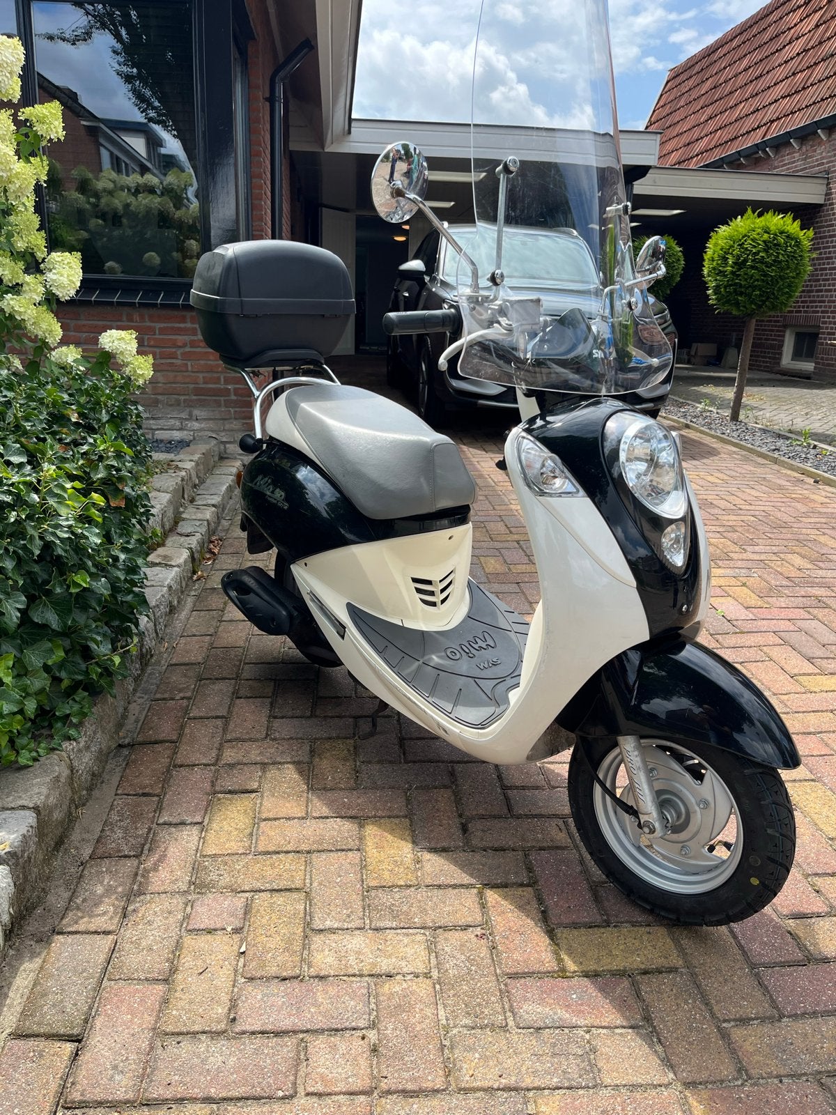 Sym Mio scooter met windscherm en topkoffer, Gebruikt, Maximaal 45 km/u, Benzine, Ophalen