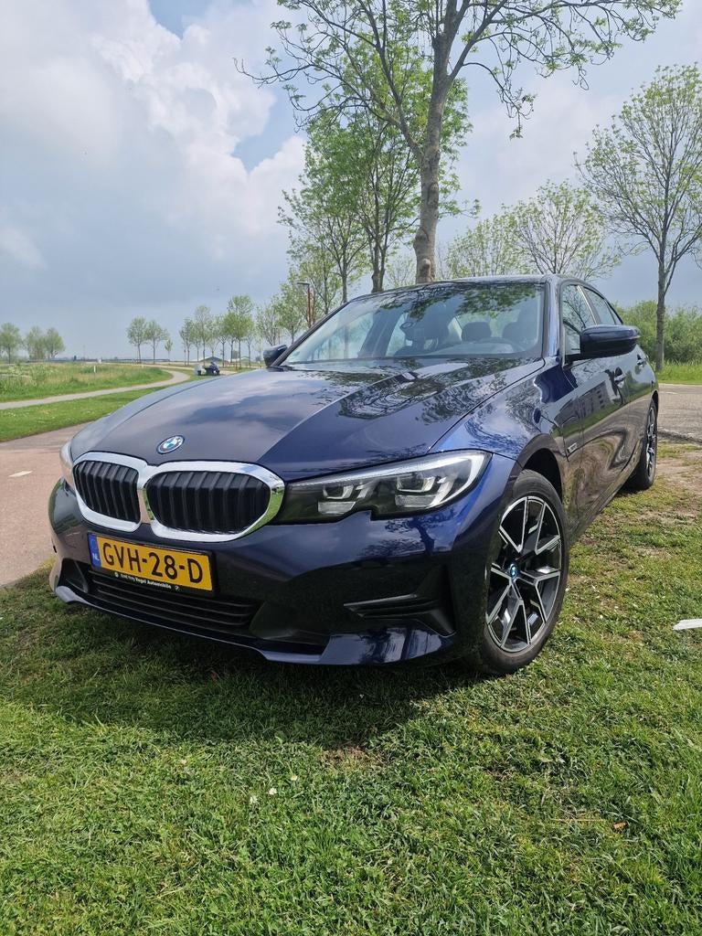 BMW 3 serie 2021 Plug-in-Hybrid 320e business M3 elektrisch, Auto's, BMW, Automaat, Zwart, Blauw, Dealer onderhouden