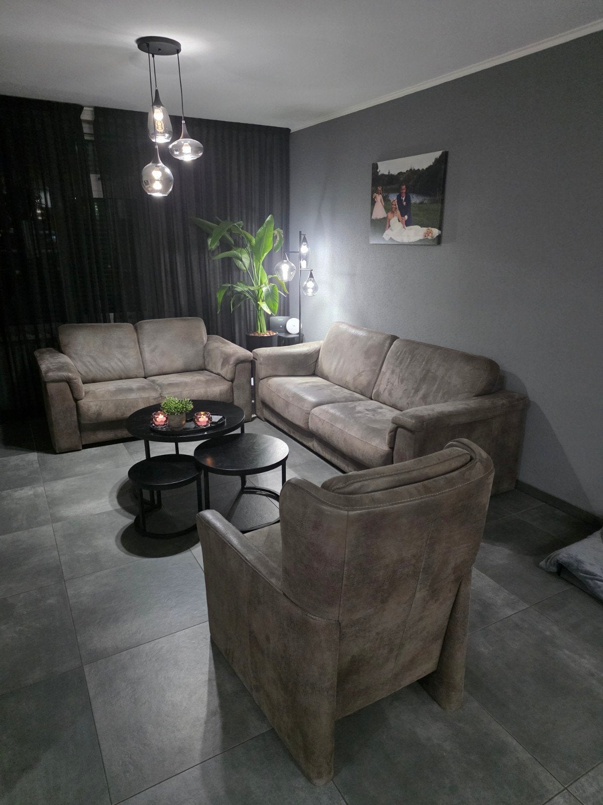 Bankstel: 3-zits, 2-zits en fauteuil - plus poef Half leder