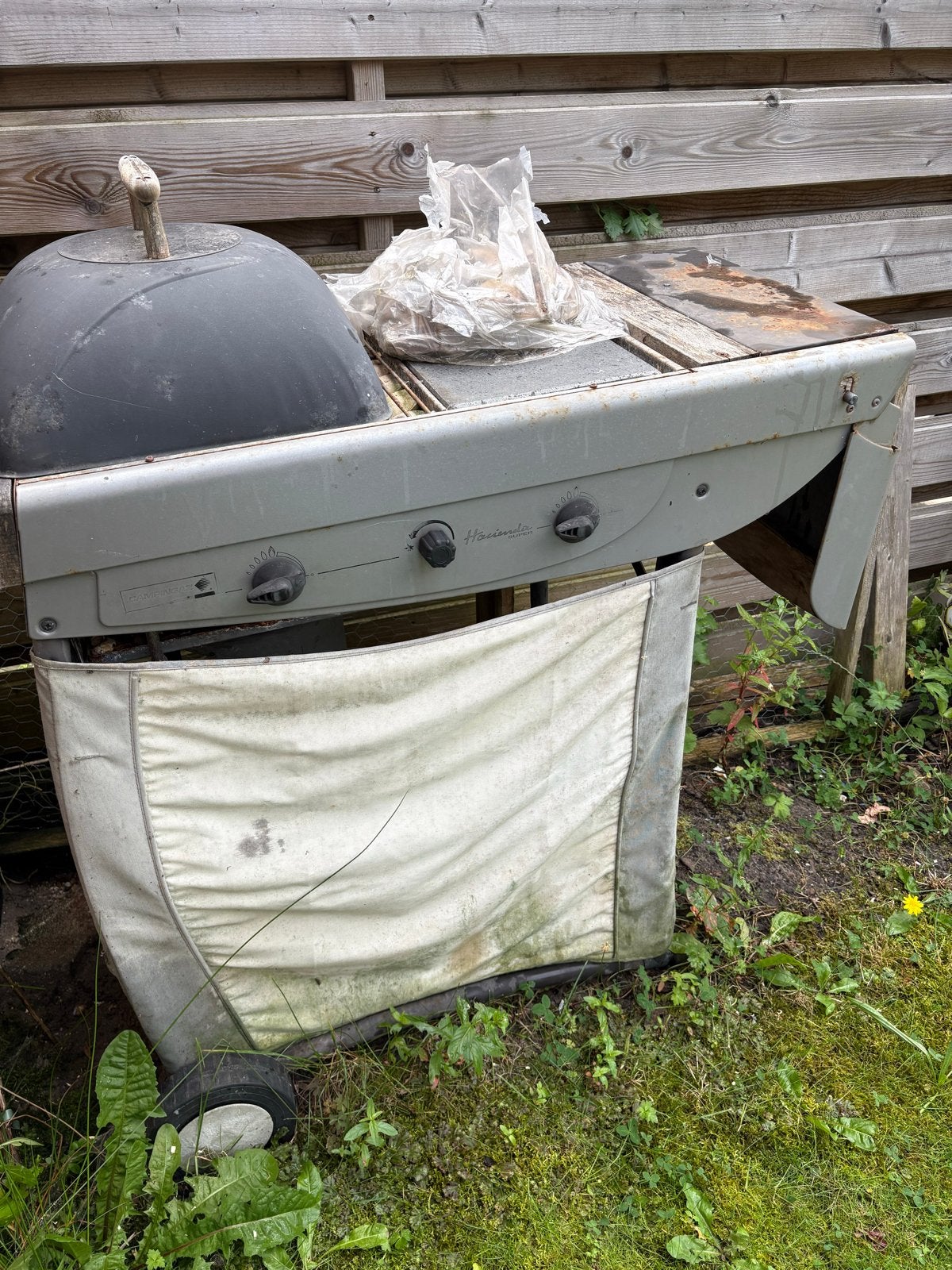 Gratis Hacienda BBQ Gasbarbecue met lavastenen, Ophalen, Gebruikt