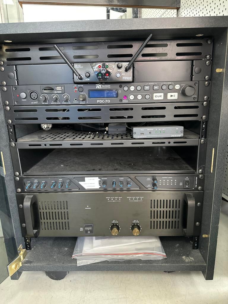Professionele P.A. geluidsinstallatie in rack, Muziek en Instrumenten, Versterkers | Keyboard, Monitor en PA, Ophalen, Gebruikt