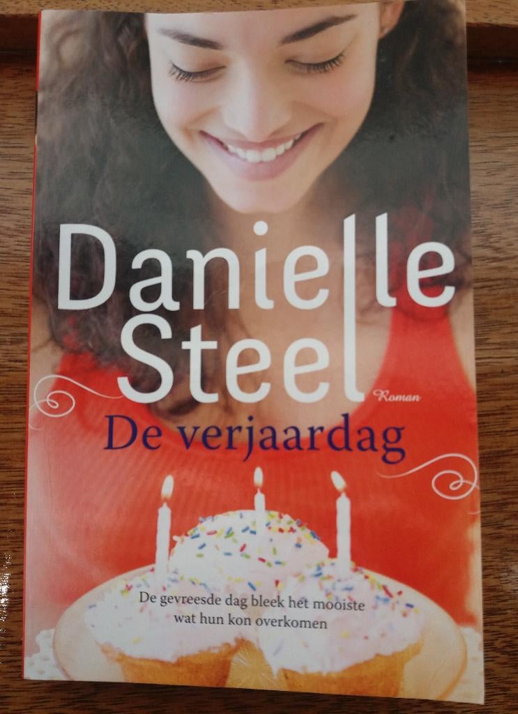 Danielle steel - de verjaardag paperback 2012, Ophalen of Verzenden, Gelezen, Amerika