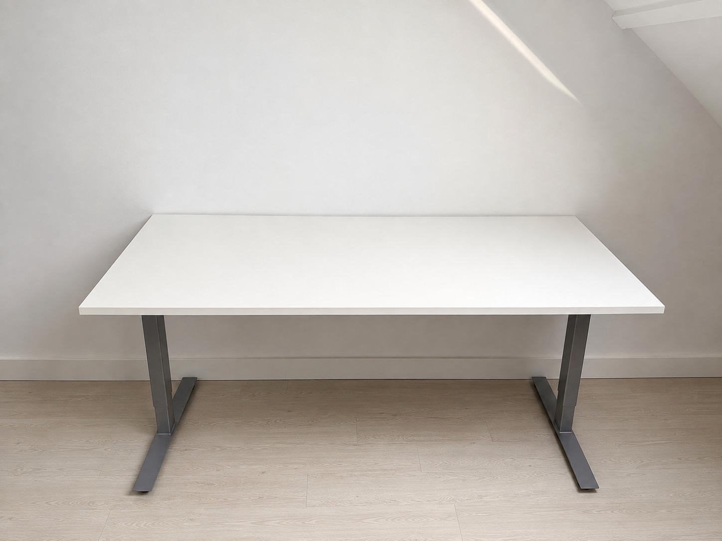 In hoogte verstelbaar wit bureau (merk HAHEBO)- 120x80 cm, Ophalen, Zit-sta bureau, Gebruikt, In hoogte verstelbaar