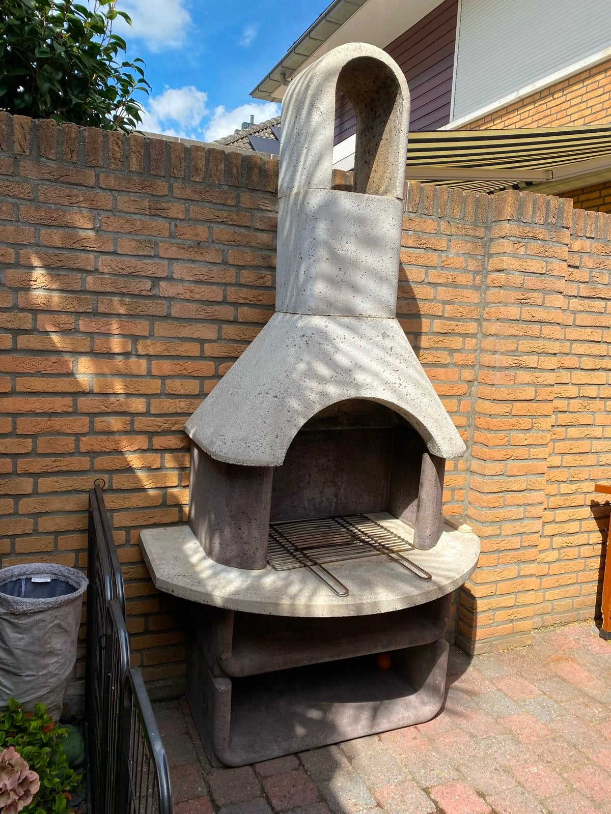 Betonnen Barbeque (moet weg), Ophalen, Gebruikt